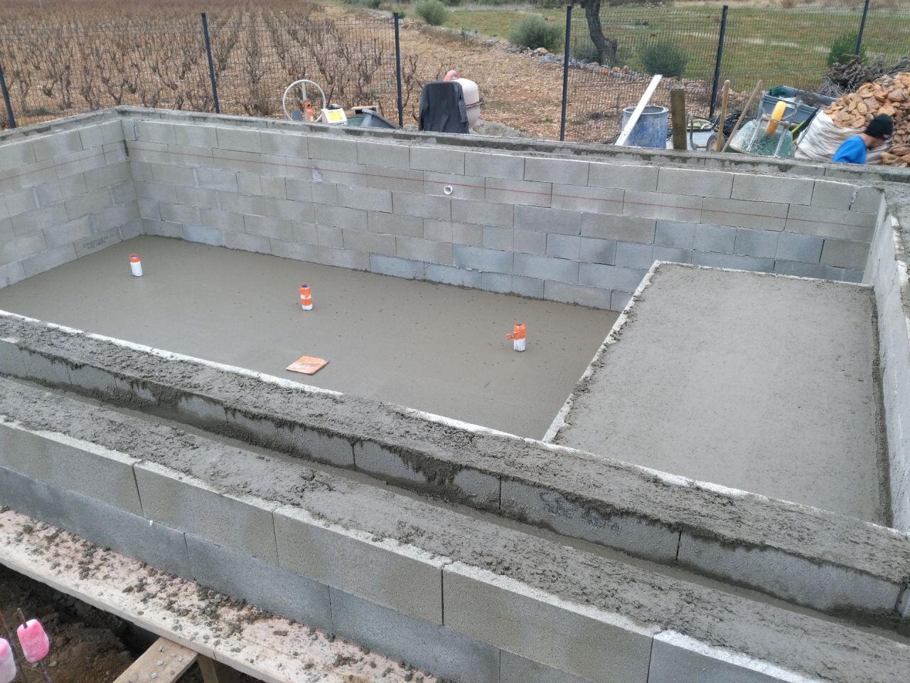 béton de la piscine coulé