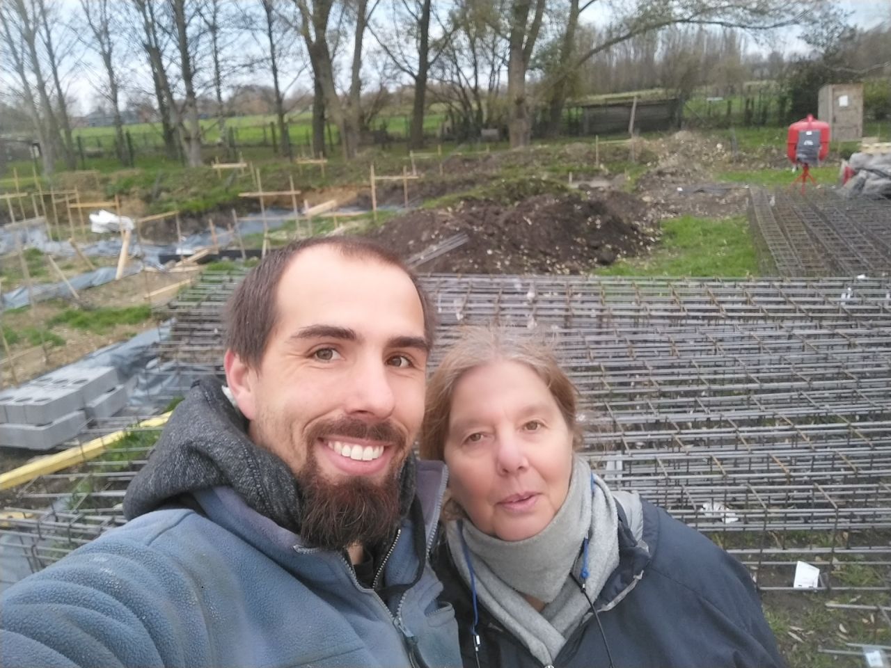 Le dchargement avec notre super plan maison et avec ma super maman (pas rassure du tout)