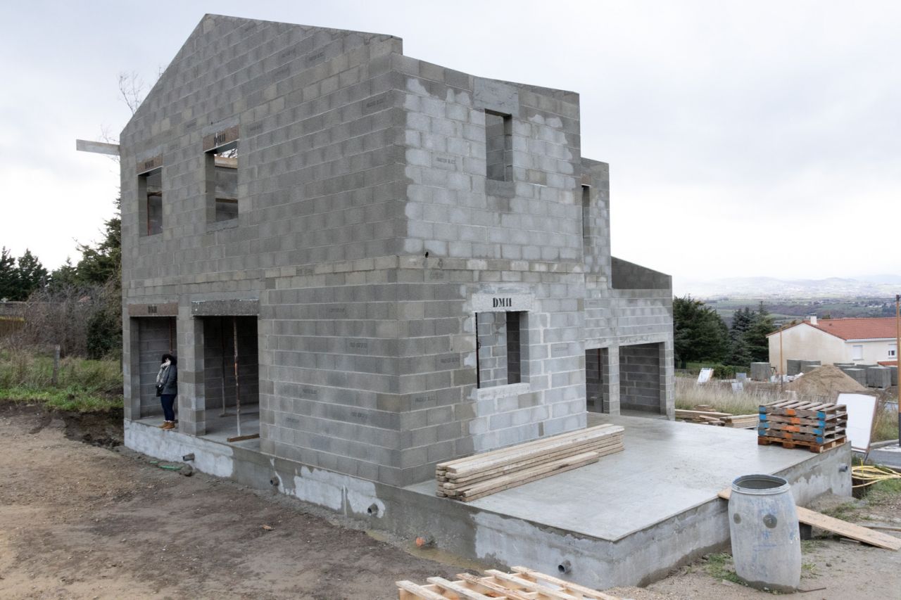Pour la maçonnerie, ne manquent plus que les coudières et l'escalier intérieur
