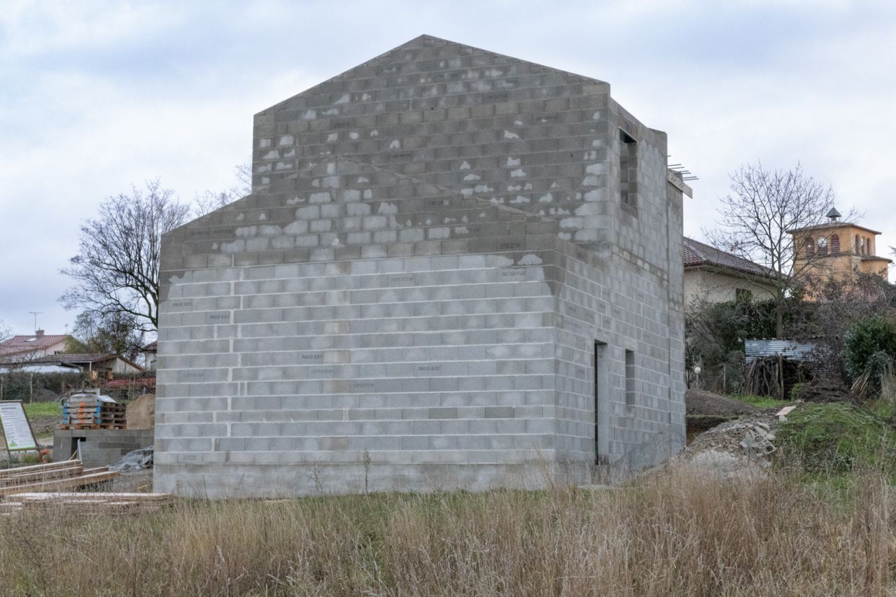 Pour la maçonnerie, ne manquent plus que les coudières et l'escalier intérieur