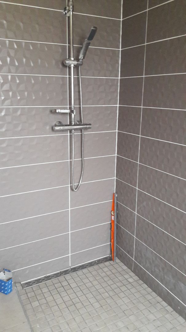 Douche pommeau douchette et robinet thermostatique