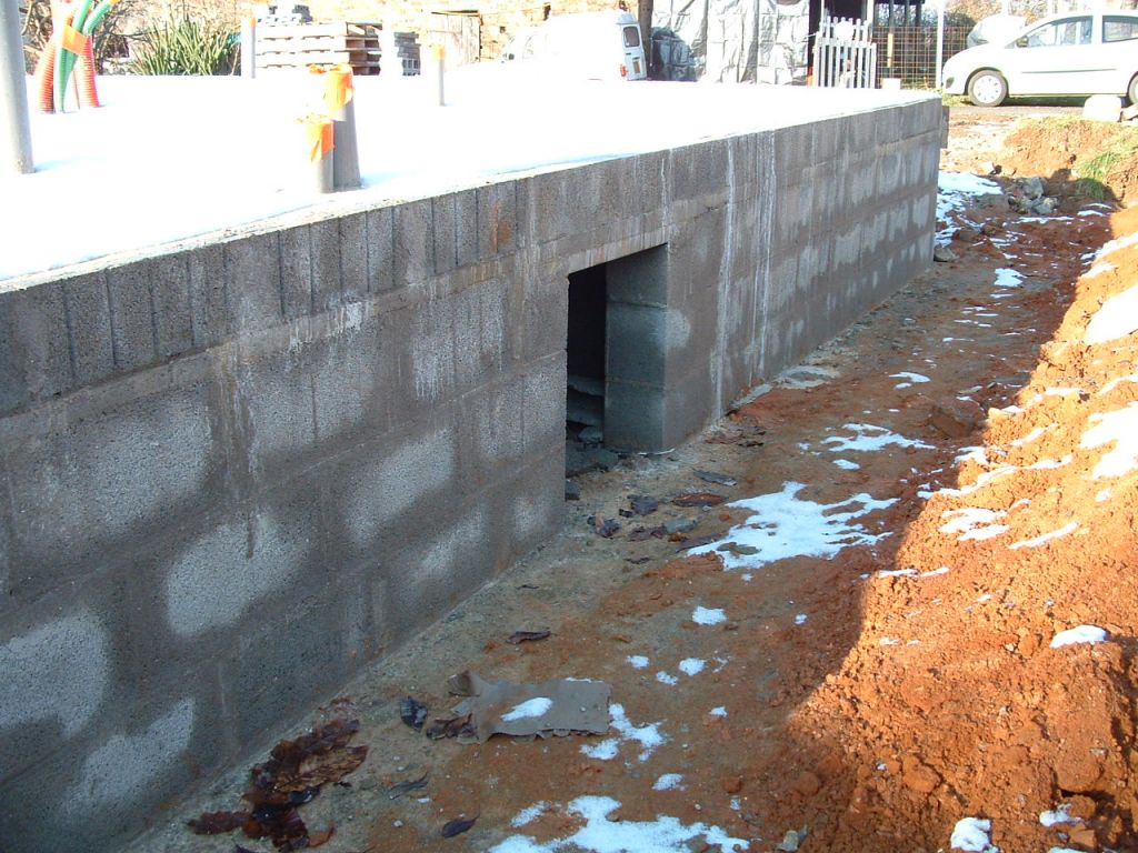 la trappe d'accs du vide sanitaire (vue de loin)