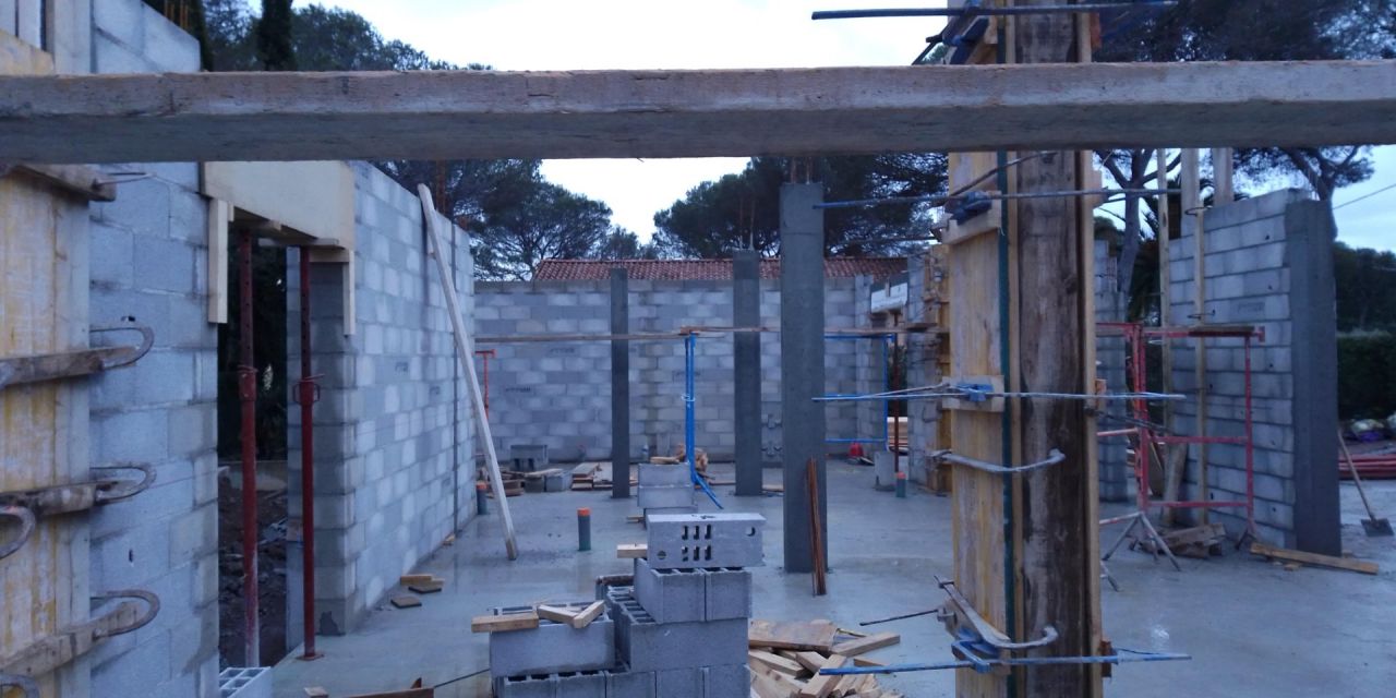Elévation des murs 20/01/21 : Poteaux structurels au rdc