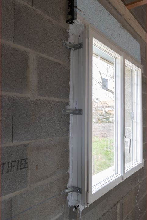Pose à la compribande + mastic + silicone