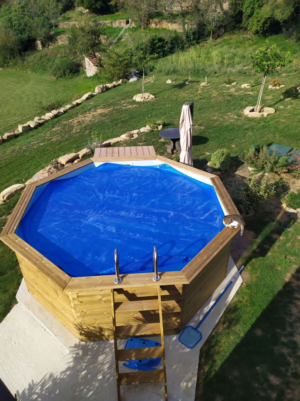 La vraie piscine et sa bâche à bulles