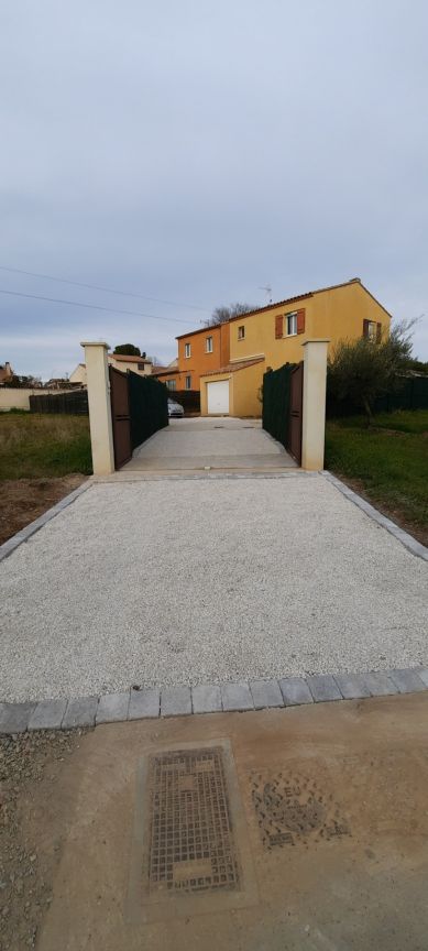 Et voilà ma jolie allée pavée et gravier