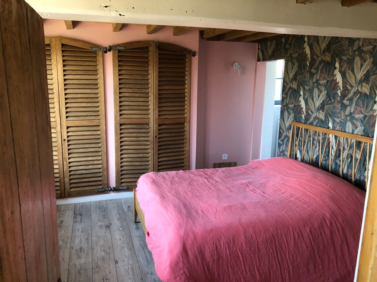 Peinture et papier peint chambre