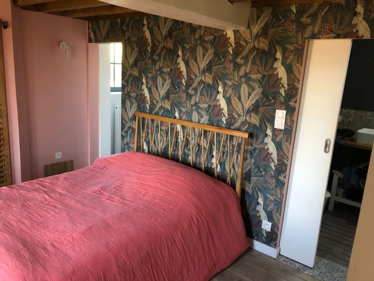 Peinture et papier peint chambre