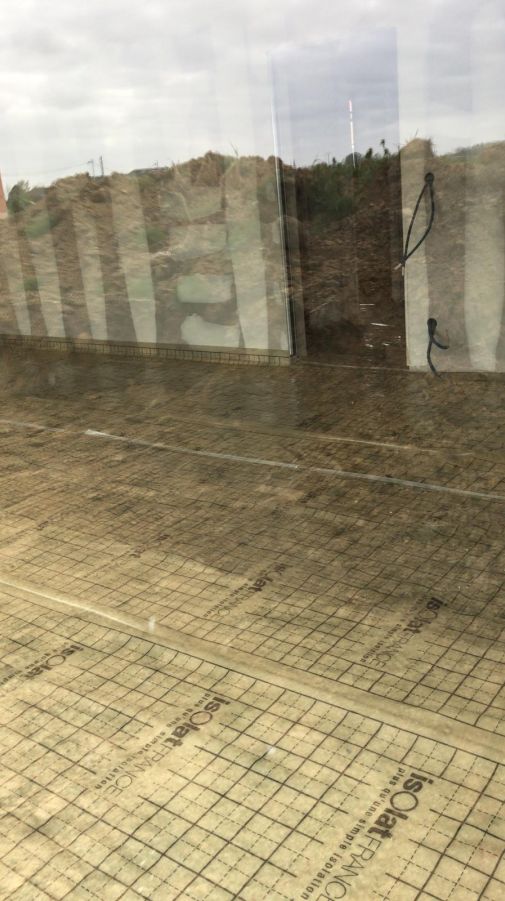 Isolation du sol en polyuréthane sous chauffage au sol
