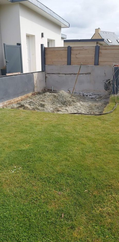 Décapage et évacuation pour la terrasse du spa