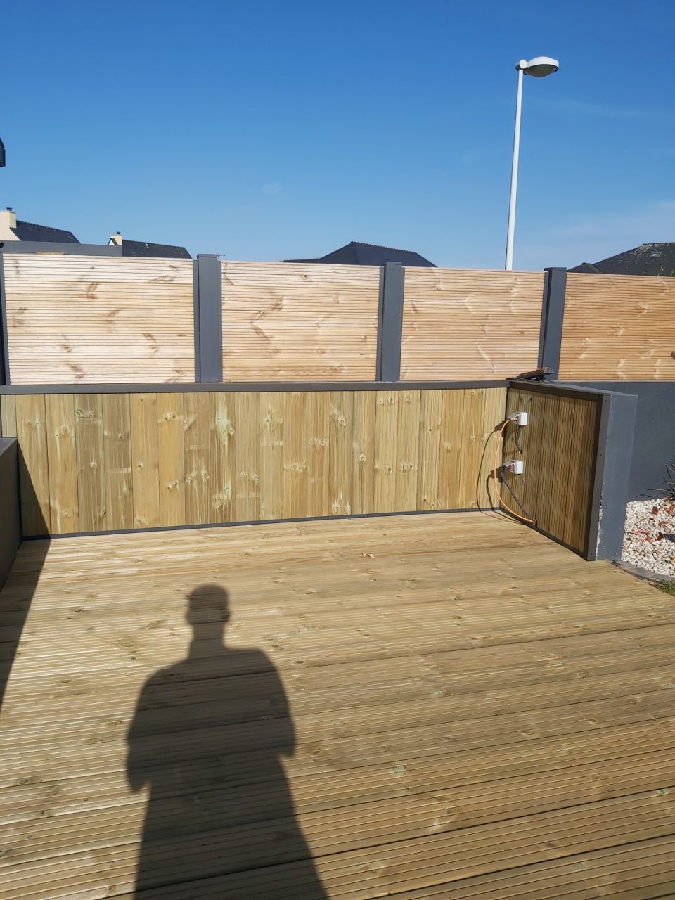 Mis en place des lames de terrasse CL4 pour habillage du pourtour
