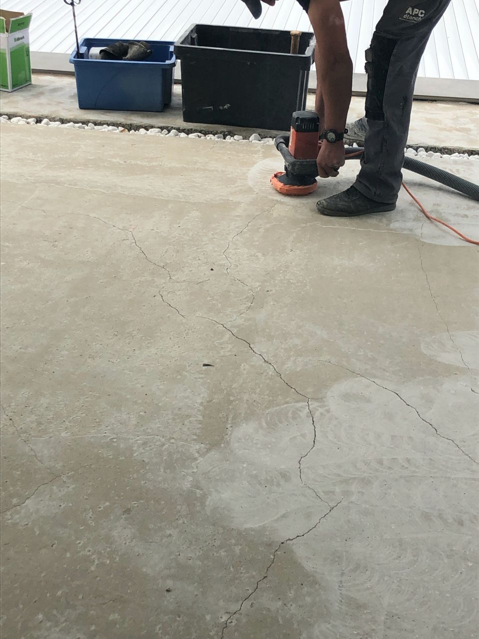 préparation : ponçage du béton