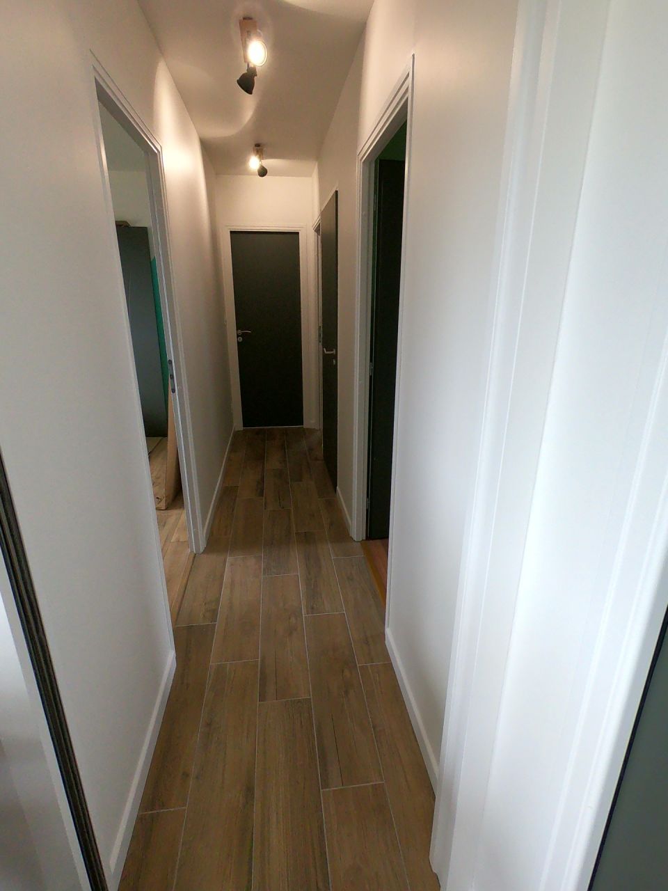 Fin des travaux des sols.

Résultat final carrelage & parquet.