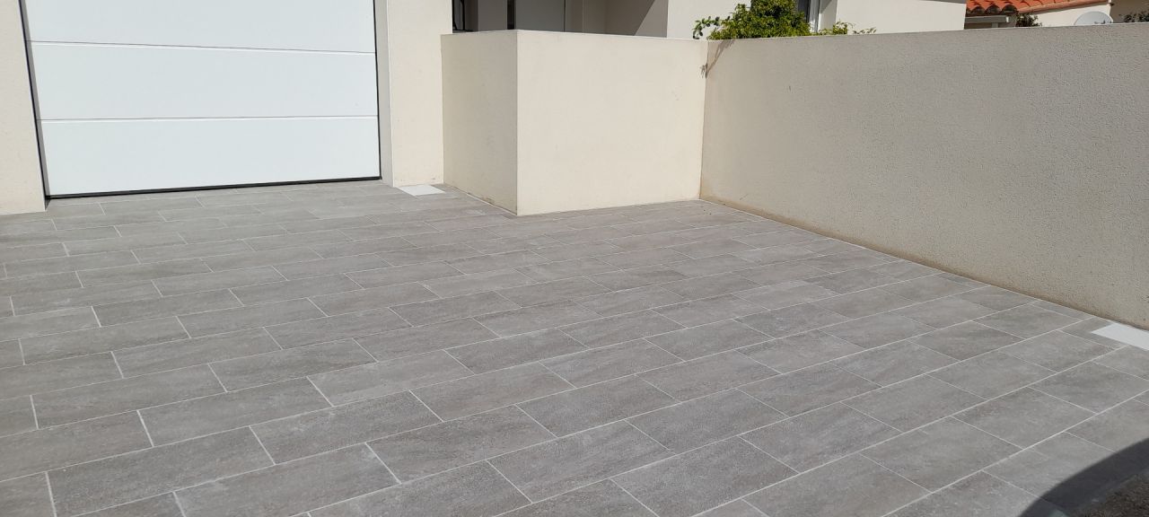 Carrelage devant le garage