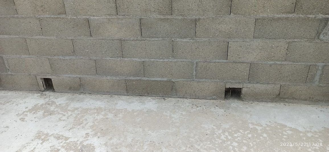 malfaçon: des chaînages distants de 1m60 sur un mur plein... aucun intérêt...