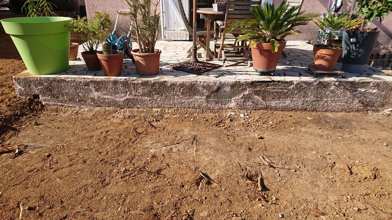 Terrasse sud et pourtour sur terre brute