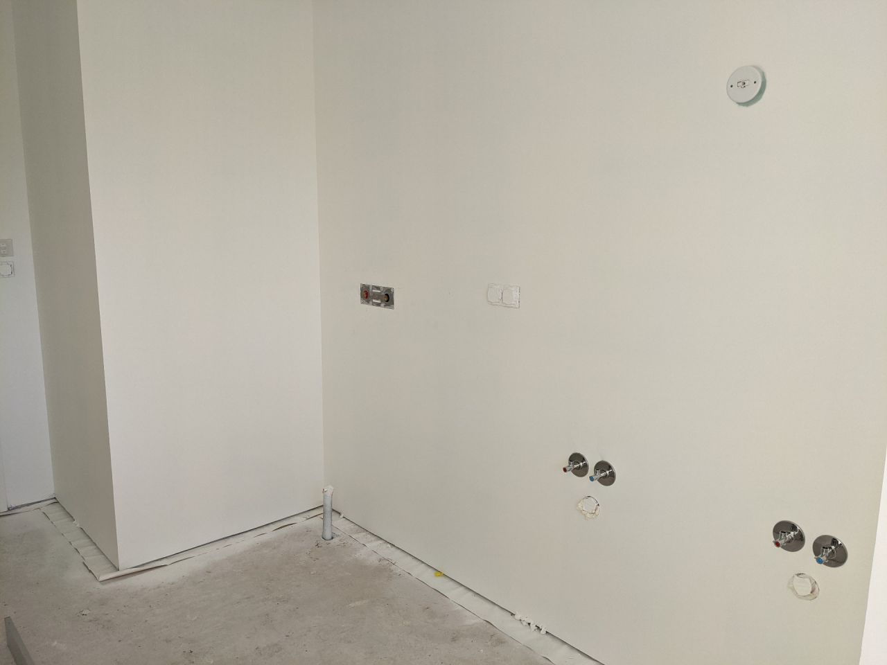 Arrivées et évacuations douche et double vasque sur platines