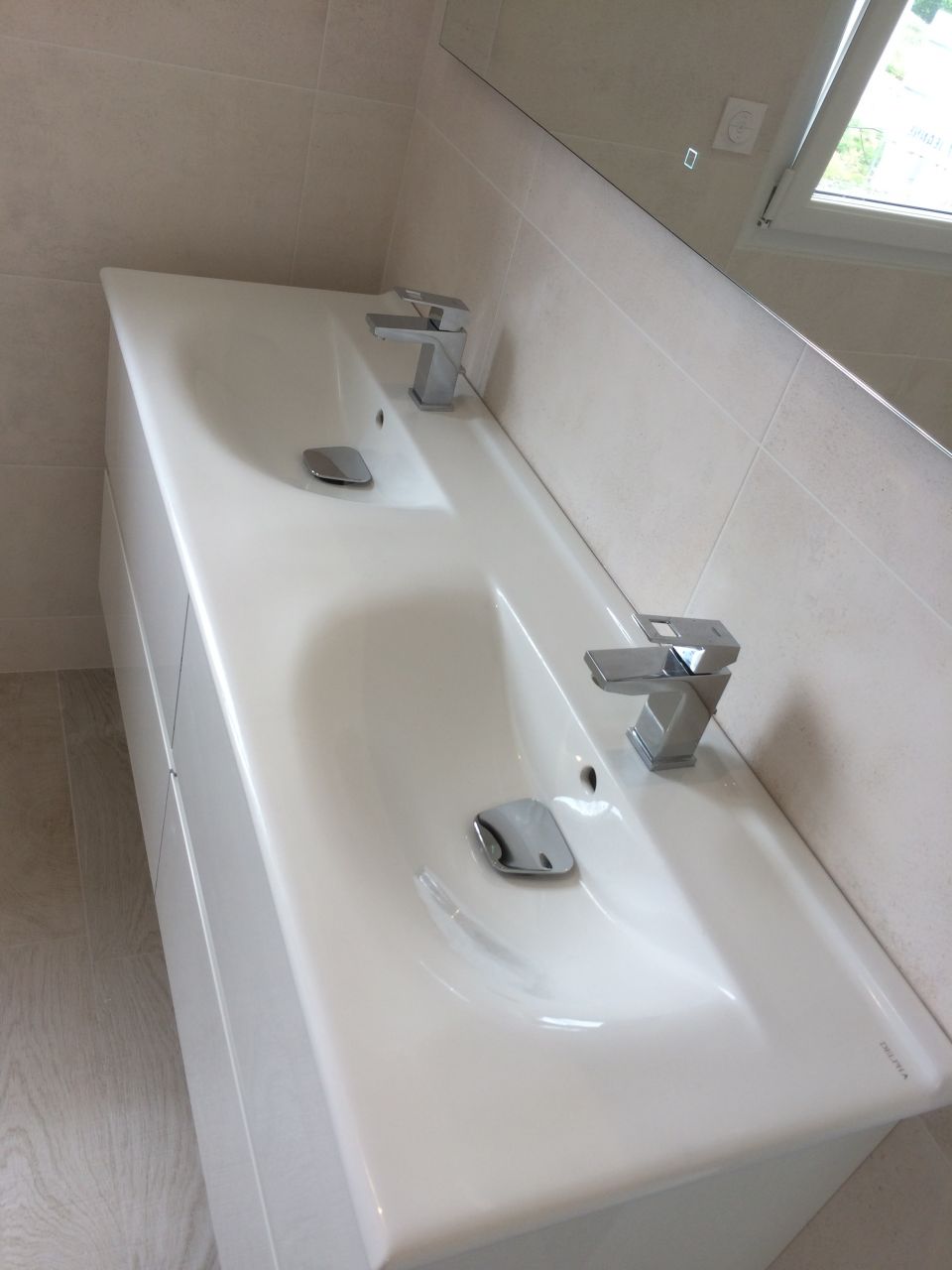 vasque double lavabo salle de bains en étage