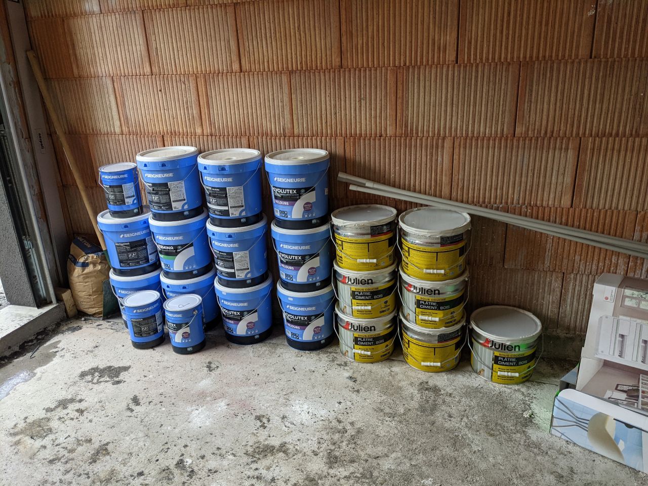 Stock de peinture : 250 L