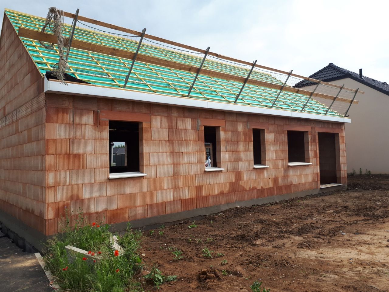 Couverture en cours. Facade arriere