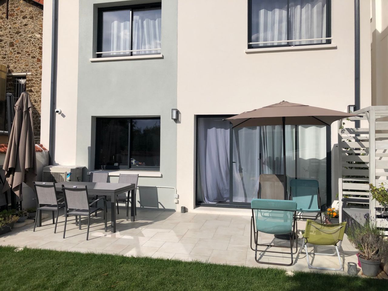 Installation des luminaires et caméra sur la terrasse