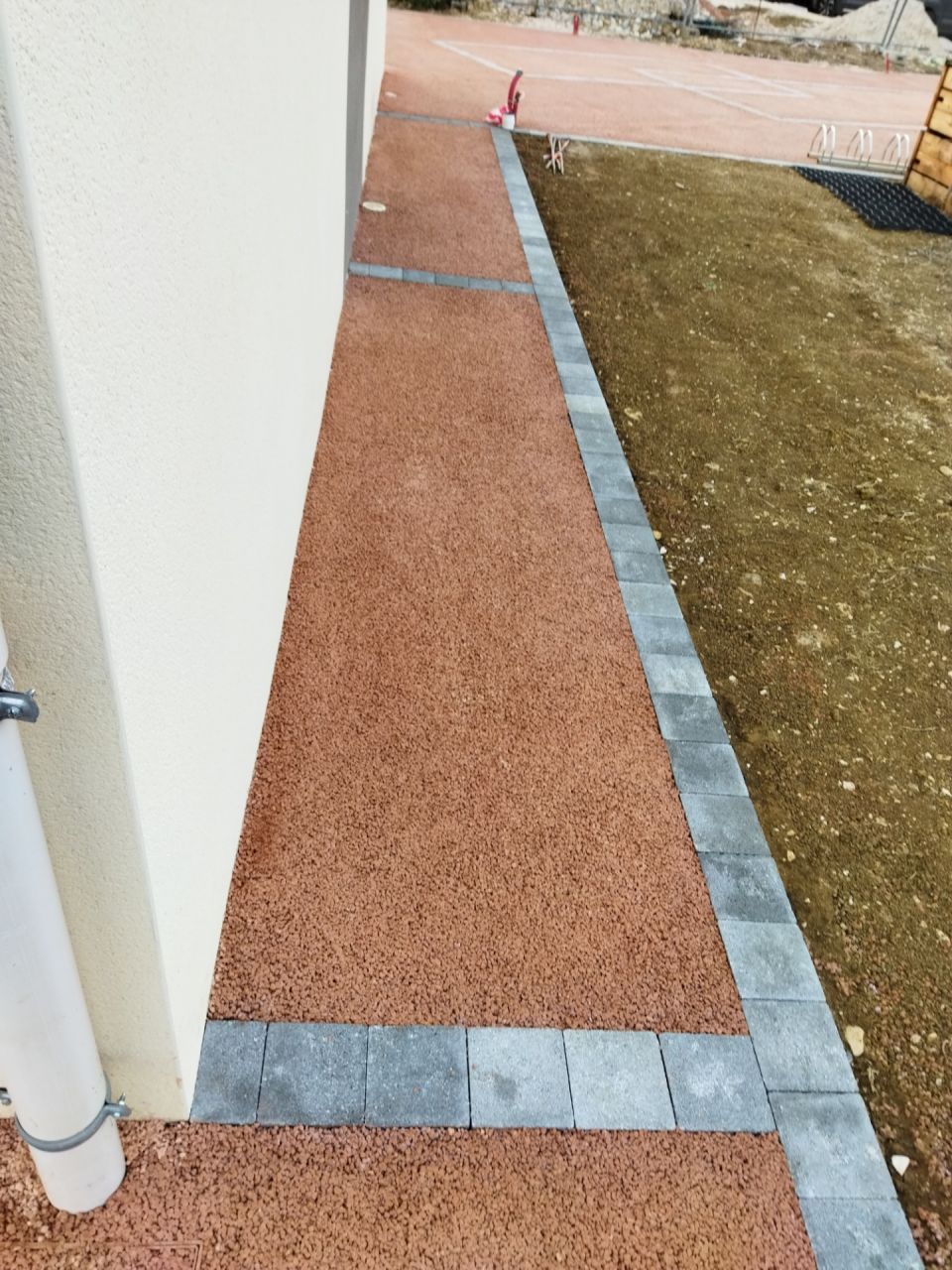 Pourtour maison coté entrée