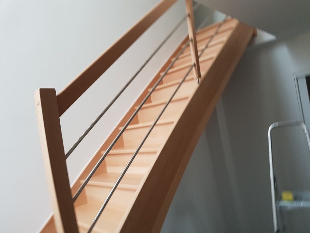 Vitrification de l'escalier en hêtre, la plus neutre possible en 3 couches.