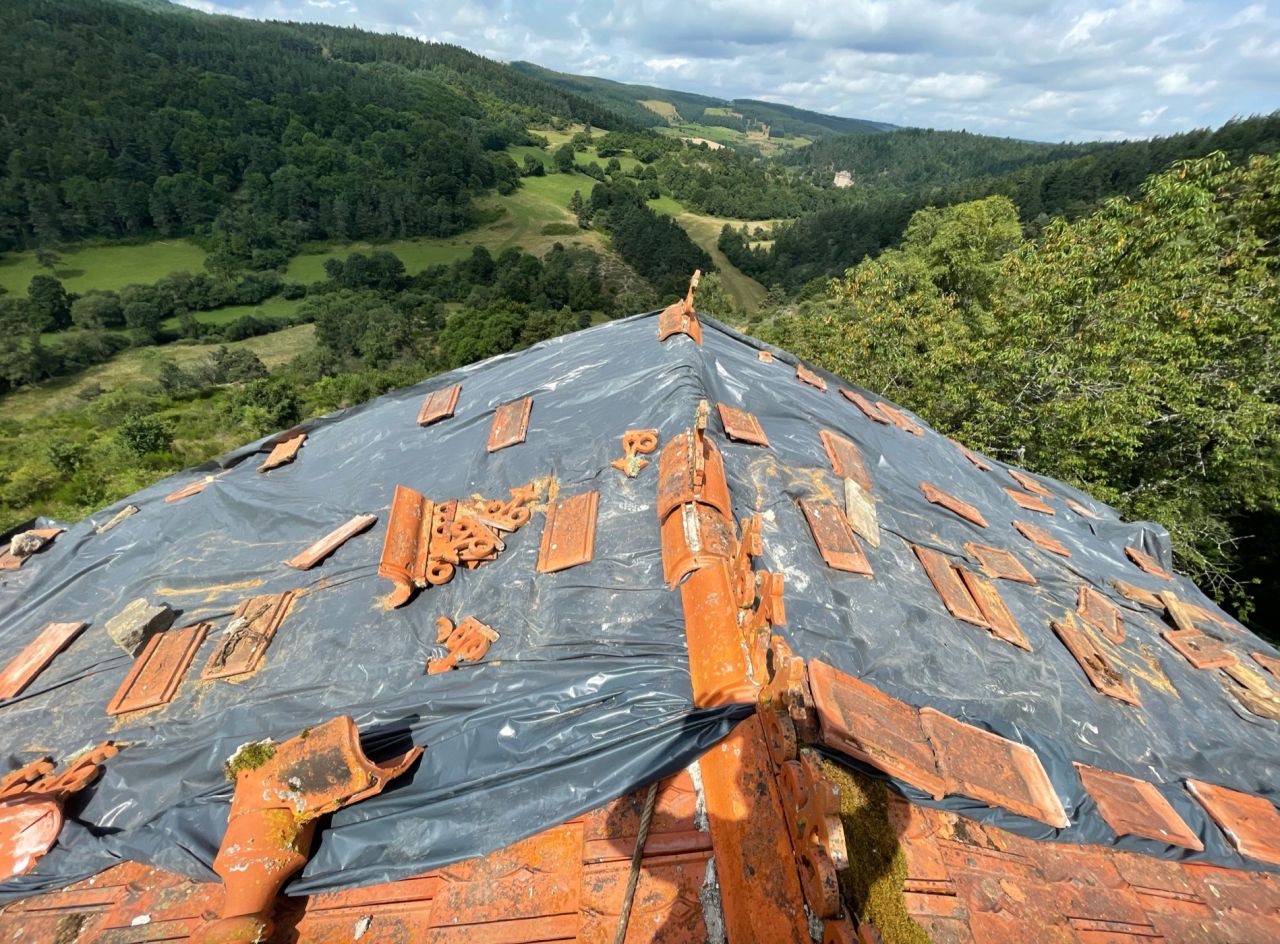 Puis mise en place d'un polyane pour protger des pluies