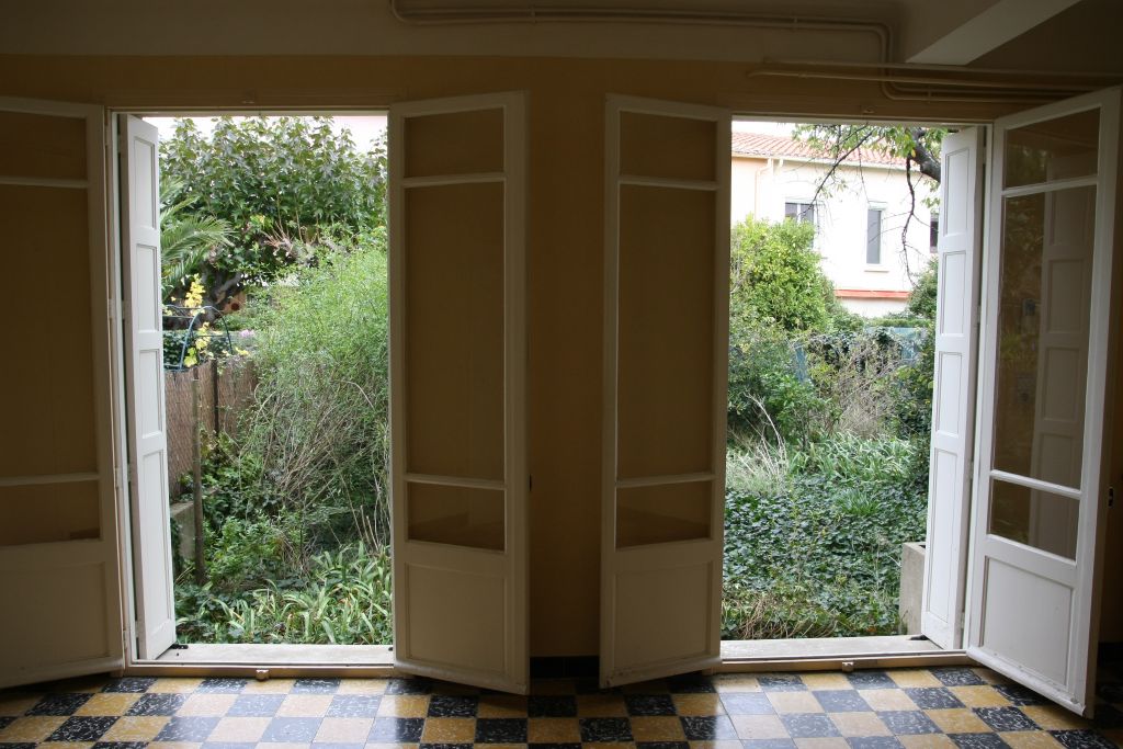 Portes fenêtres côté séjour et jardin