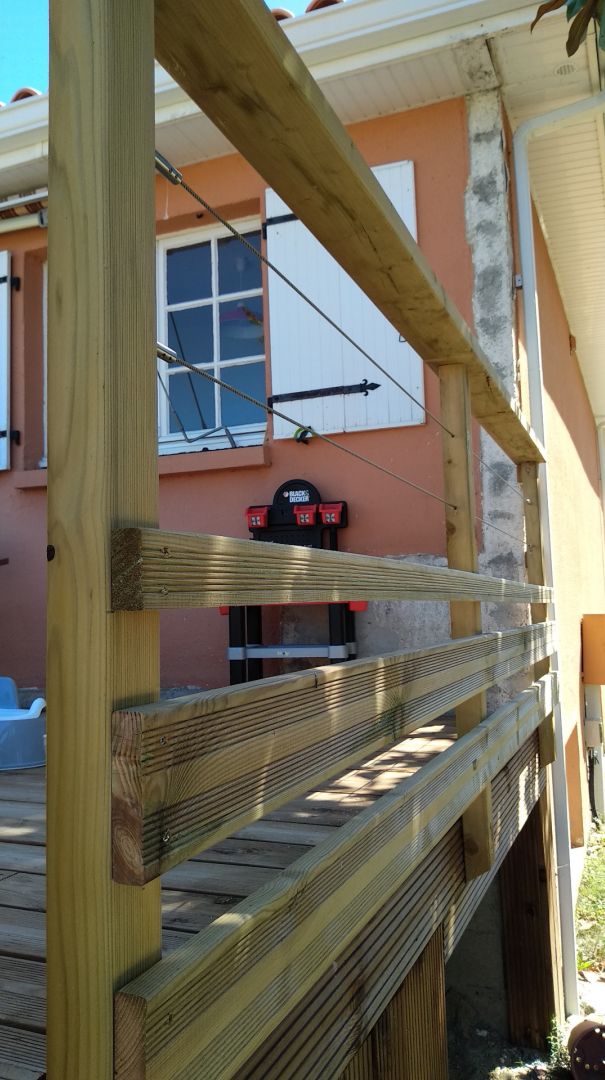 Un joli garde-corps filet pour votre terrasse en bois, c'est possible !  Réalisez votre garde-co…