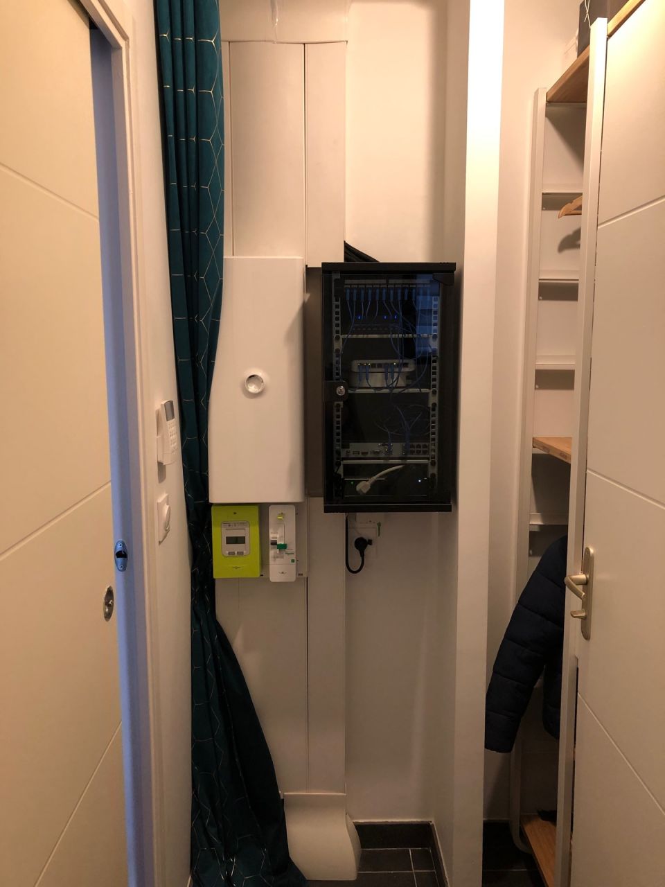 Remplacement du coffret de communication par une armoire informatique