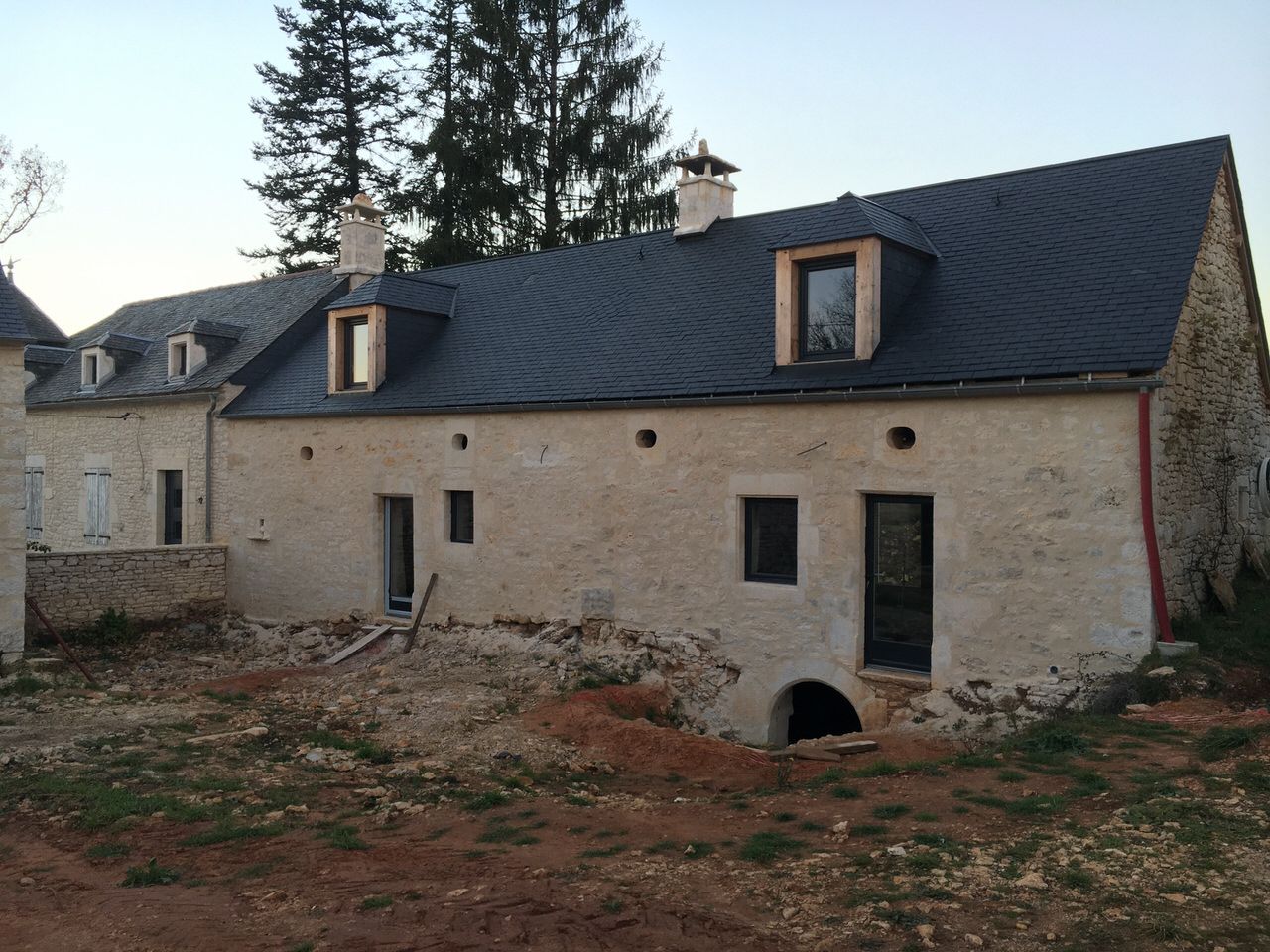 Huisseries posées et enduits faits