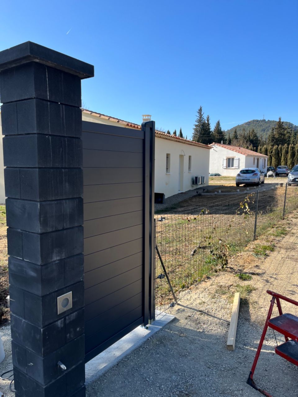 Pas déçu du rendu pour ce portillon en alu 
<br />
Hauteur 180cm
