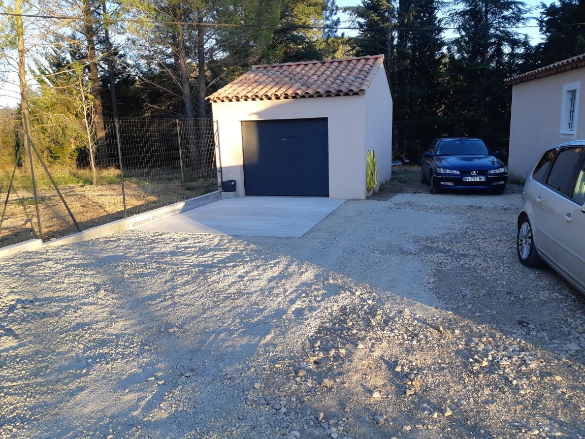 Dalle devant le garage restera juste le traitement hydrofugé oleofugé puis ponçage