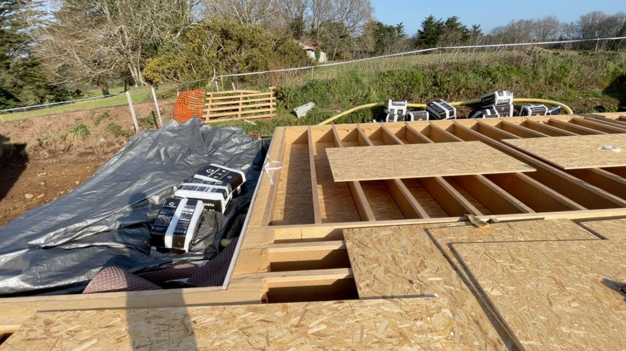 Fond de caisson terminée et pose de l'isolant en périphérie