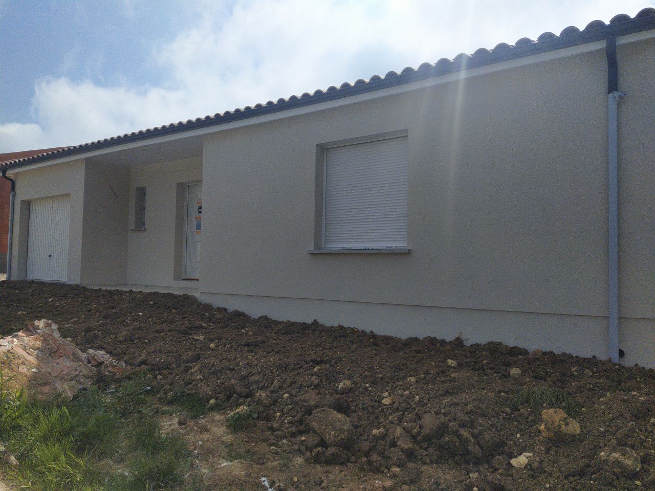 Rajout de terre par le 2e terrassier