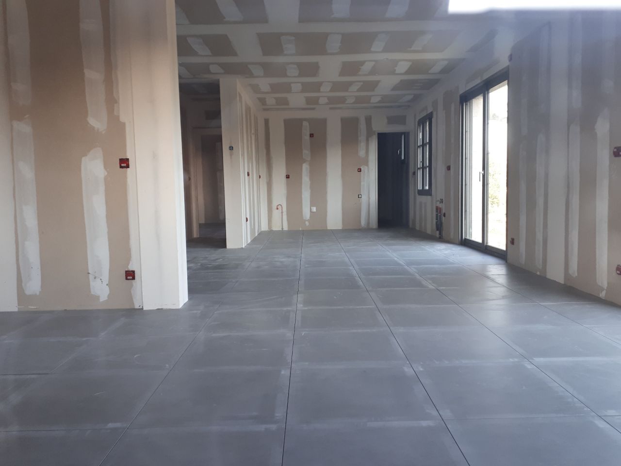 Pose du carrelage au RDC