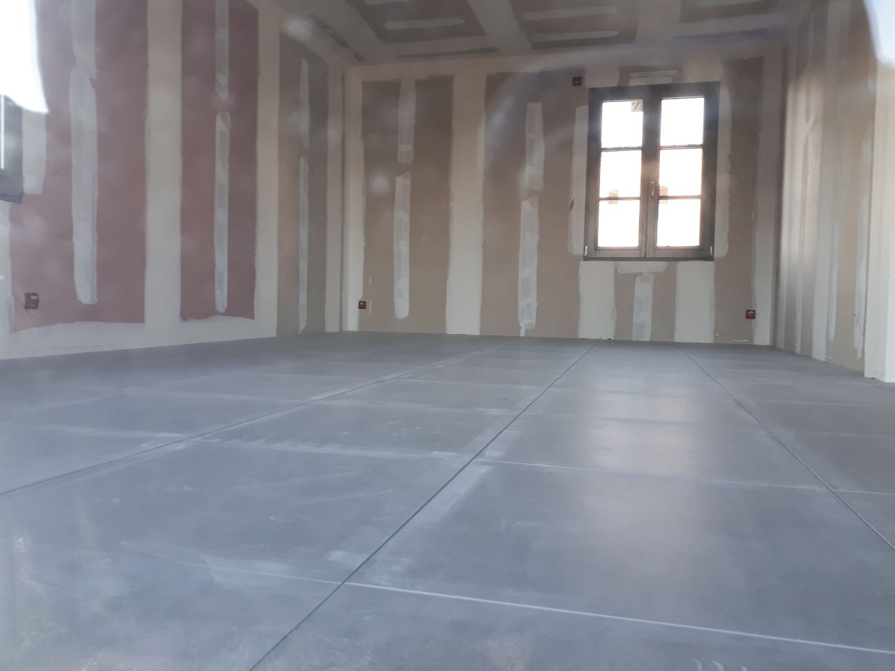 Pose du carrelage au RDC