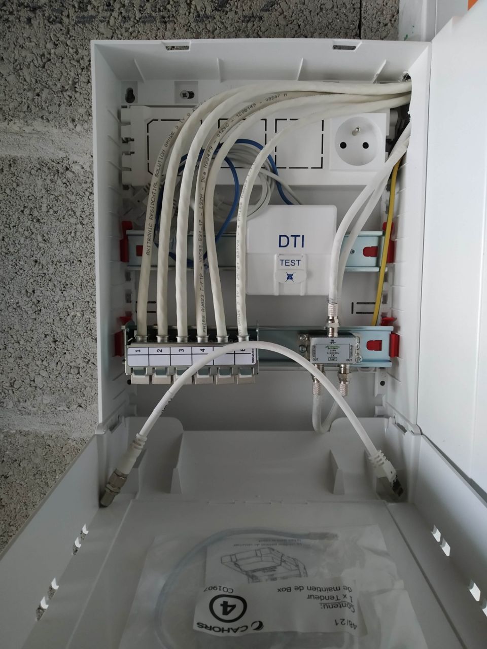 boitier pour mettre la box internet