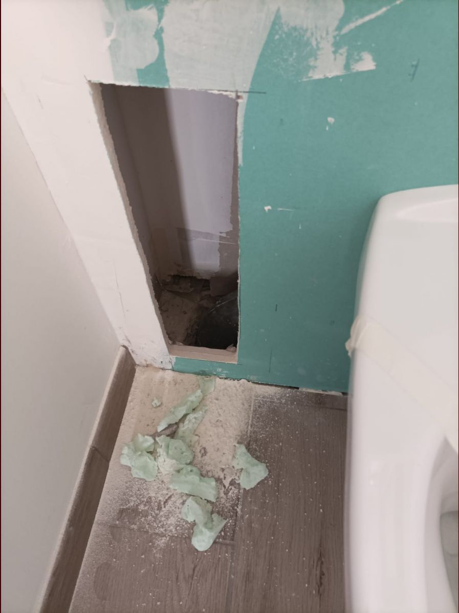 Recherche de la fuite sur les WC de l'étage