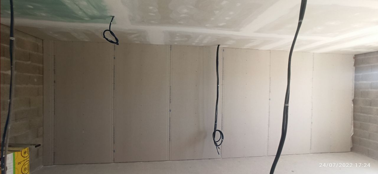 plaquage terminé

(BA 13 de 2m60 pour un découpage à 2m57, peu de perte)