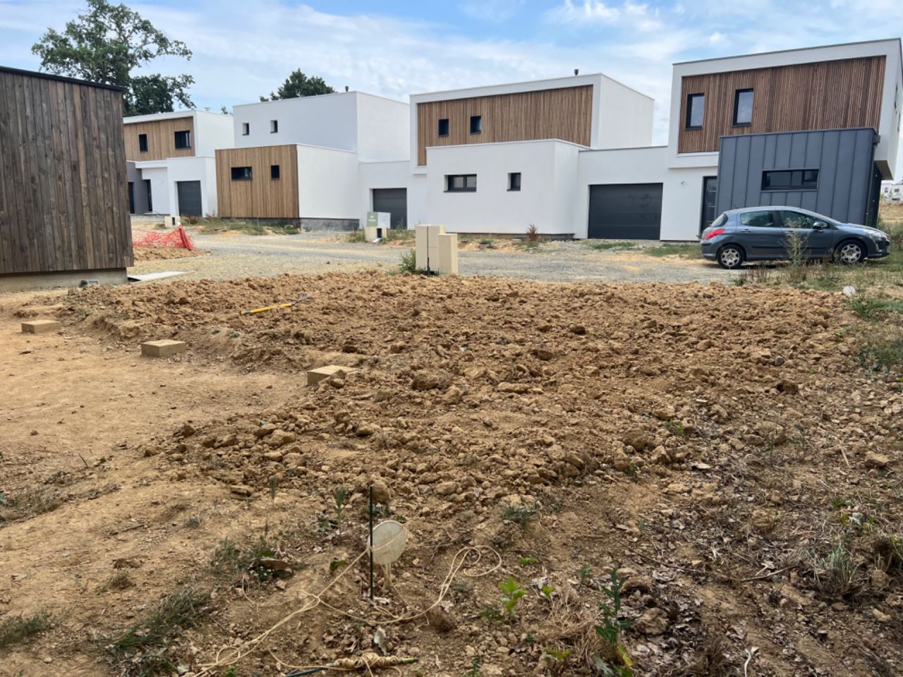 Terrain gratté et défoncé