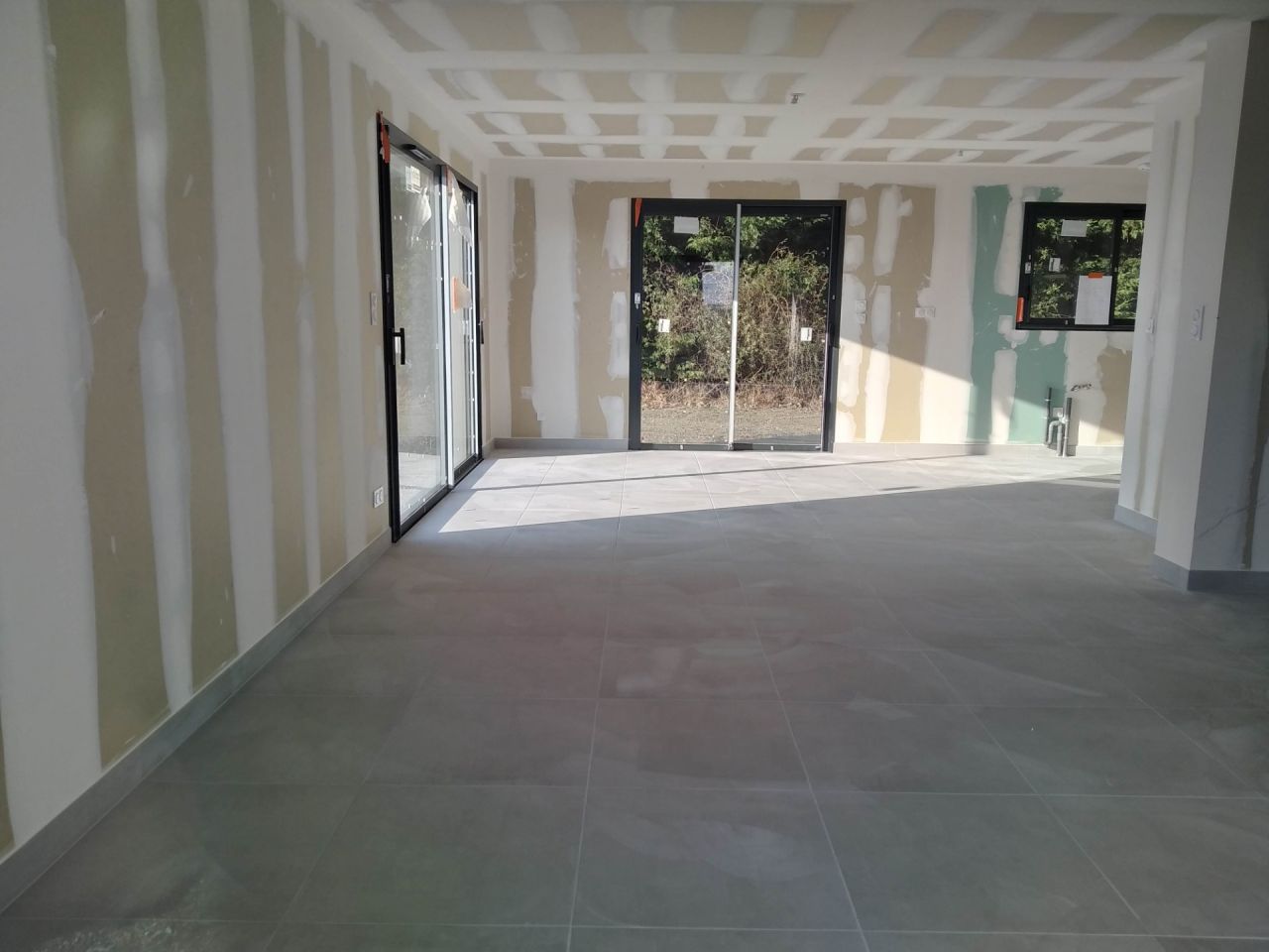 Carrelage posé salon