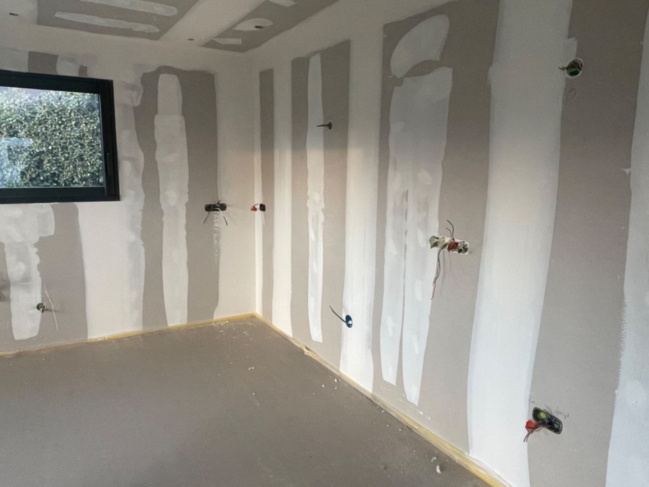 Sortie des boîtiers placo