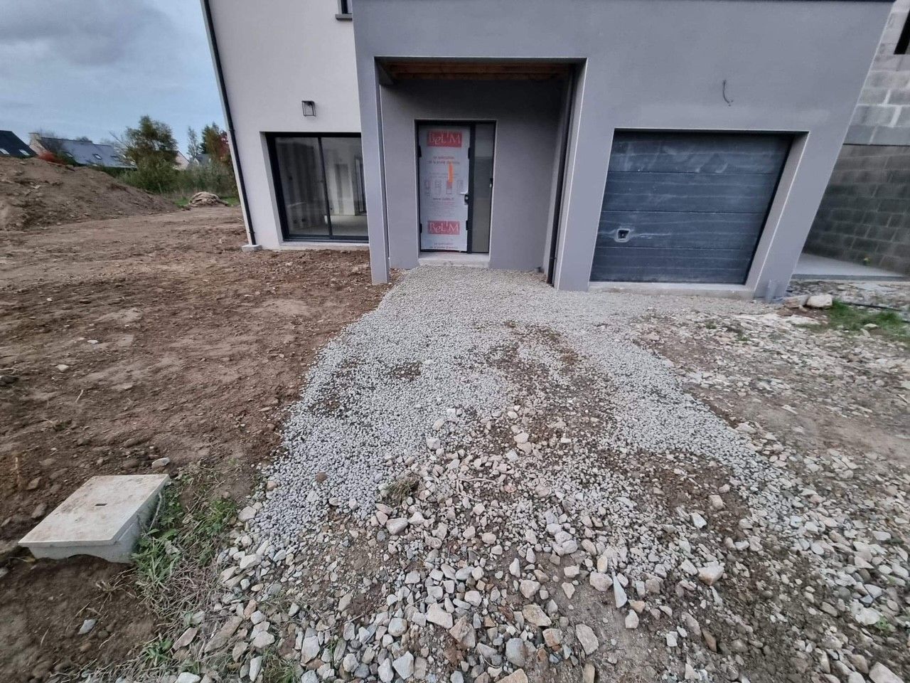 Raccordement des réseaux eau/électricité en limite de terrain jusqu'au garage terminé