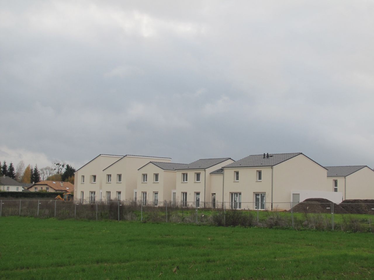 Vu sur l'arrire du clos avec garage.