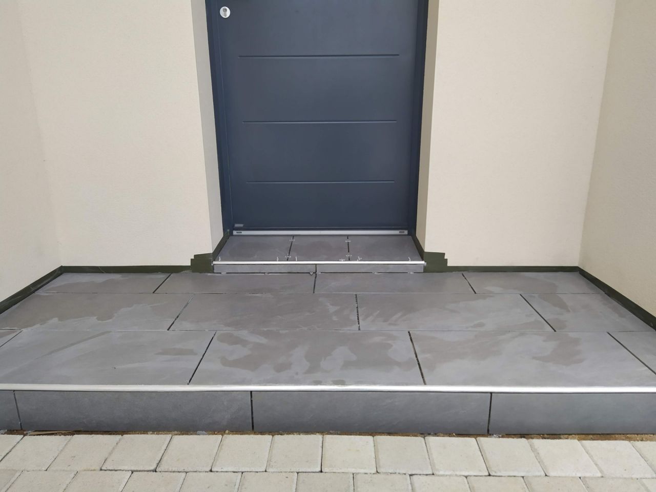 Carrelage seuil porte d'entrée
