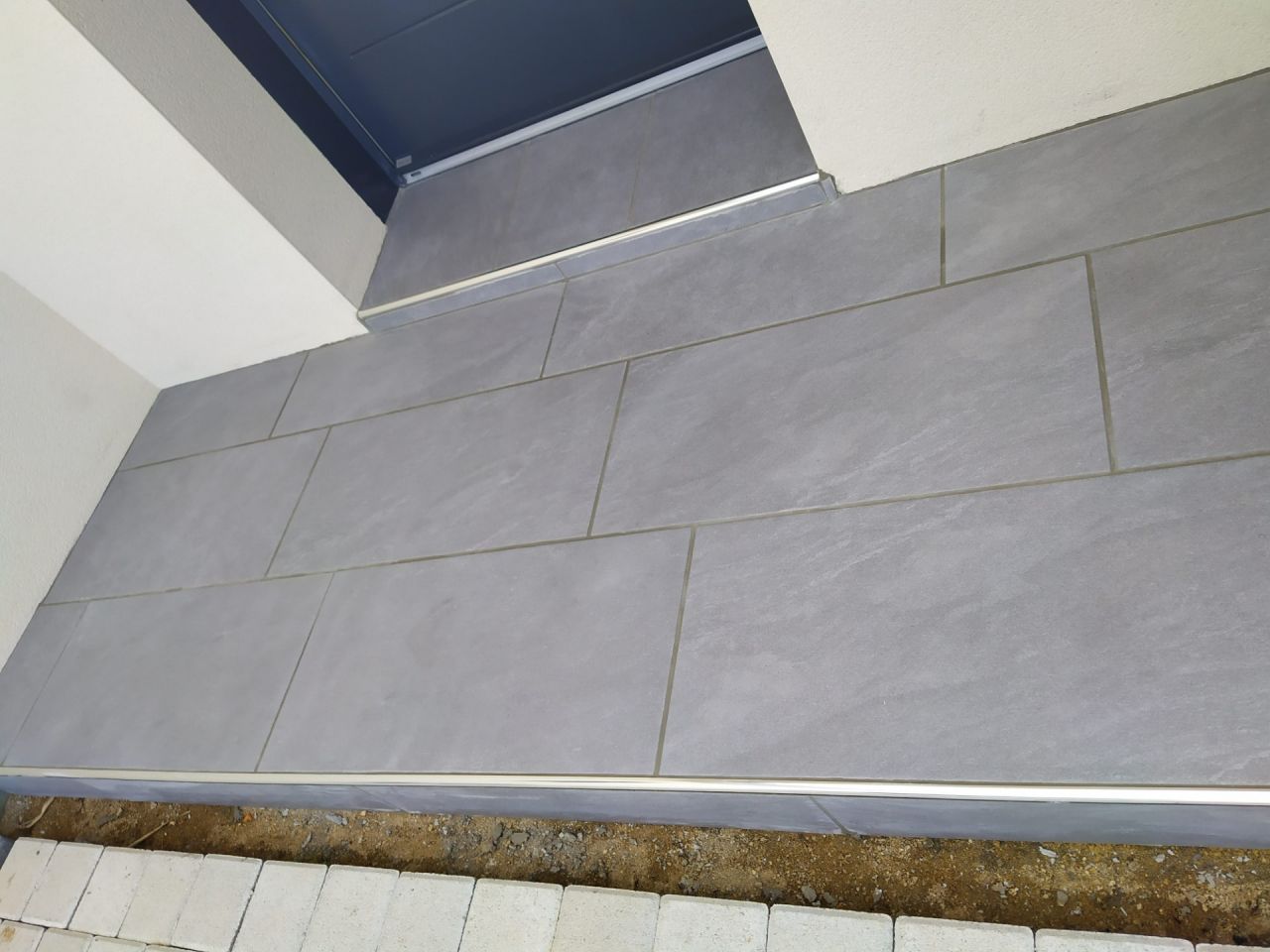 Carrelage seuil porte d'entrée