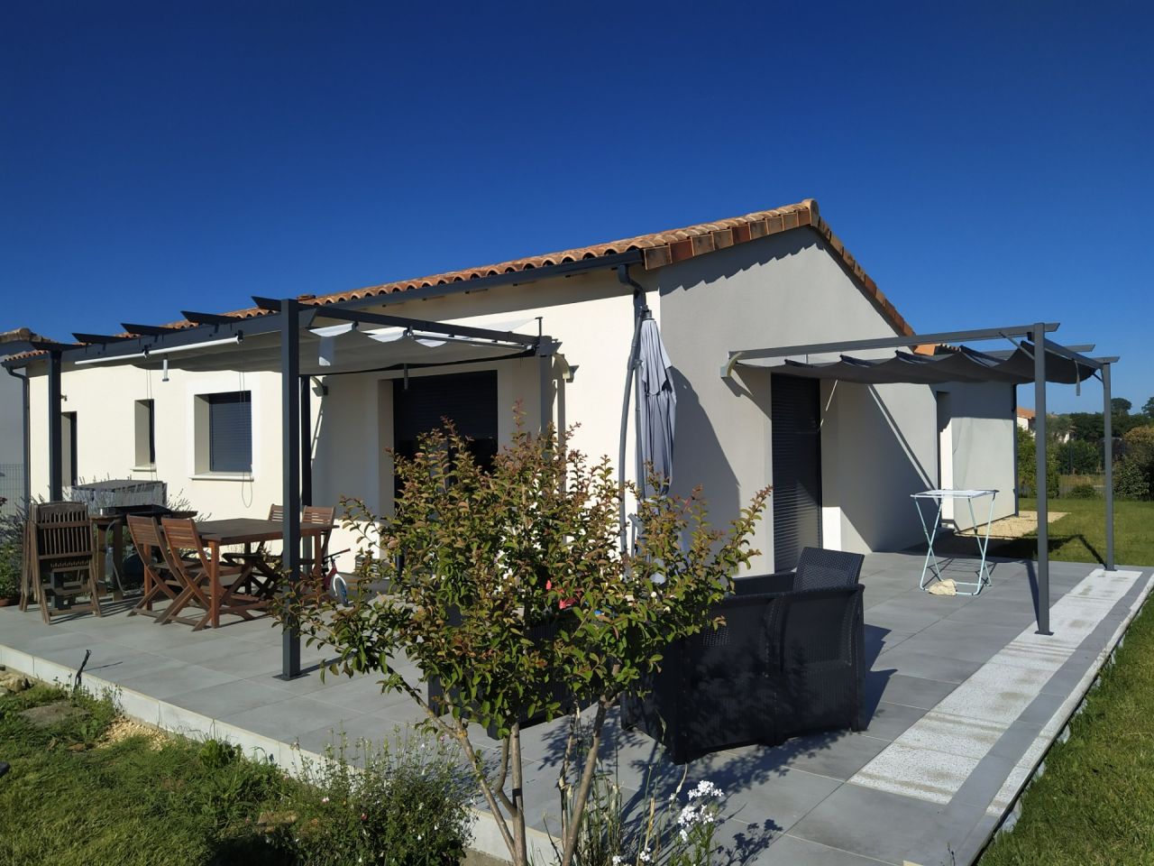 Terrasse grès cérame sur plot, montage 2ème pergola
