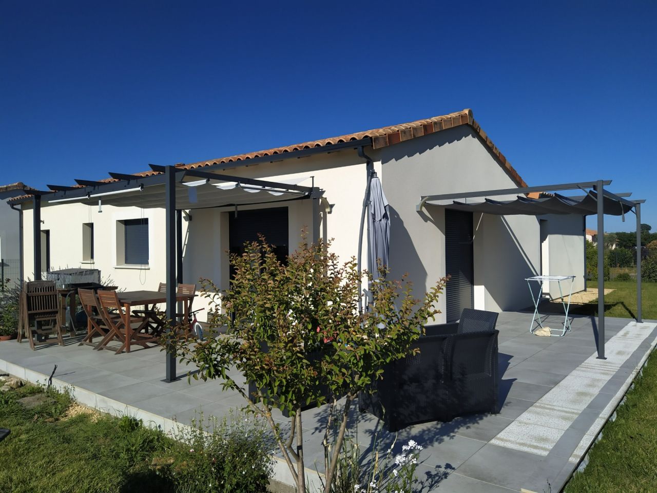 Terrasse grès cérame sur plot, montage 2ème pergola